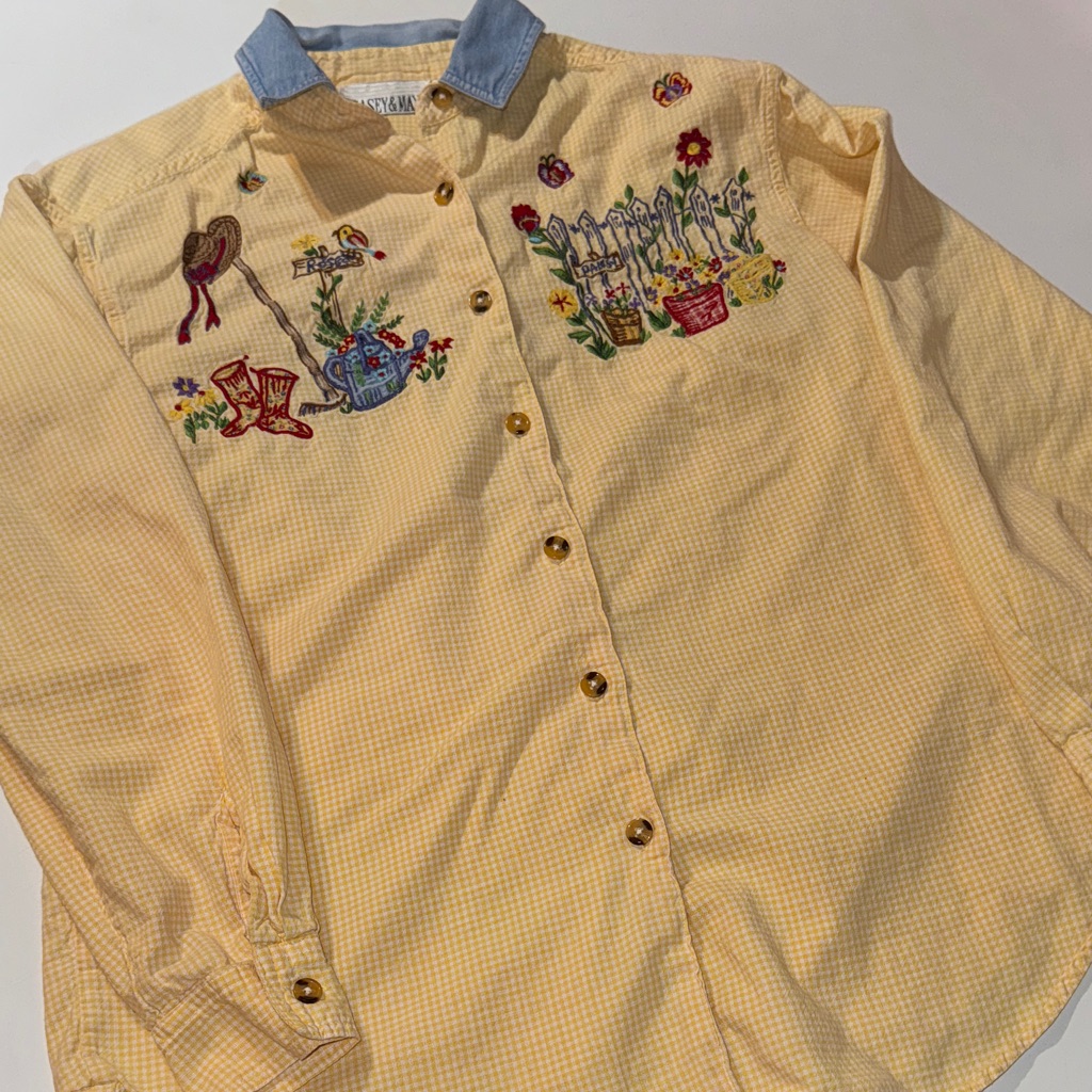 Vintage Casey & Max Charming Yellow Gardening Embroidered Button Down Shirt S